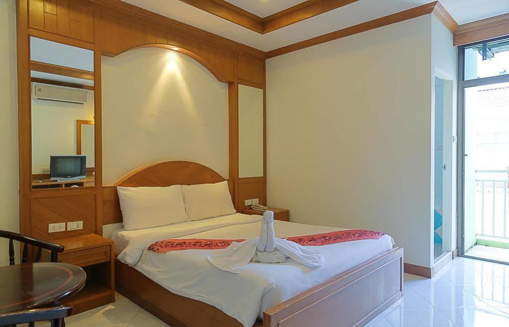 Hotel Magnific Patong Exterior foto