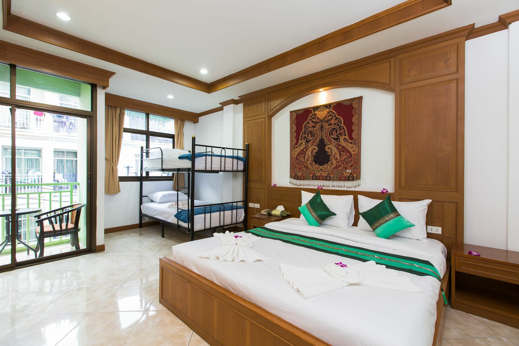 Hotel Magnific Patong Exterior foto